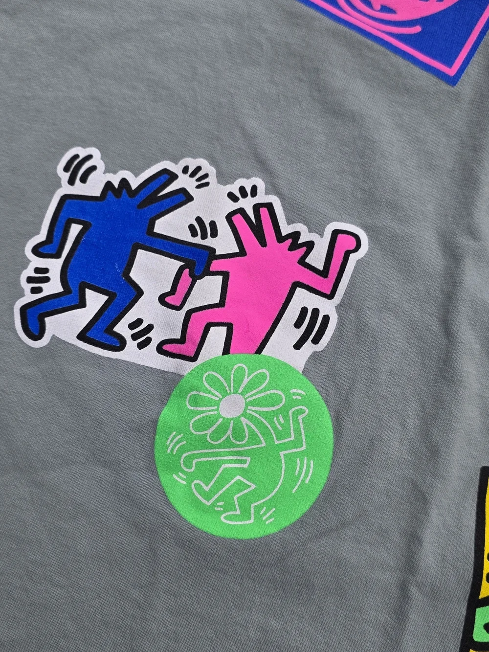 K. Haring Men's Green Short Sleeve Tee with Neon Pop Graphics Size Medium - Picture 4 of 8